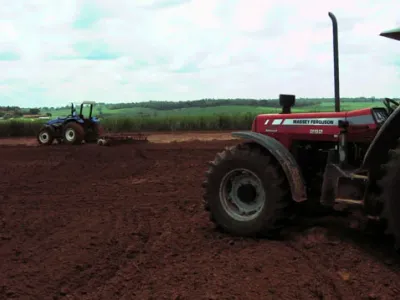Agricultura — Trator Operacao Agricola Grade Cultivador